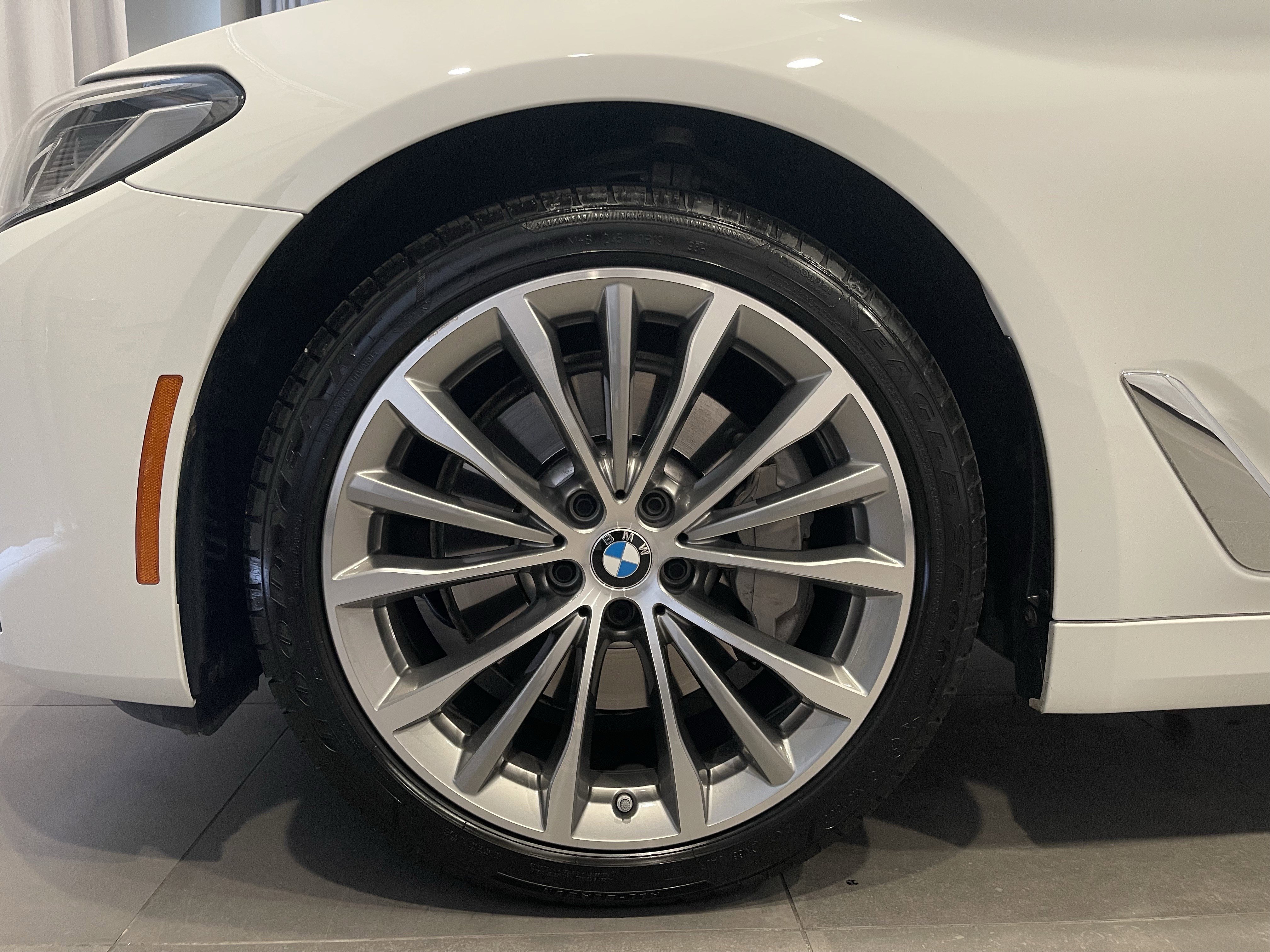 Certified 2022 BMW 530i xDrive w/ Premium Package AWD/4WD image 7