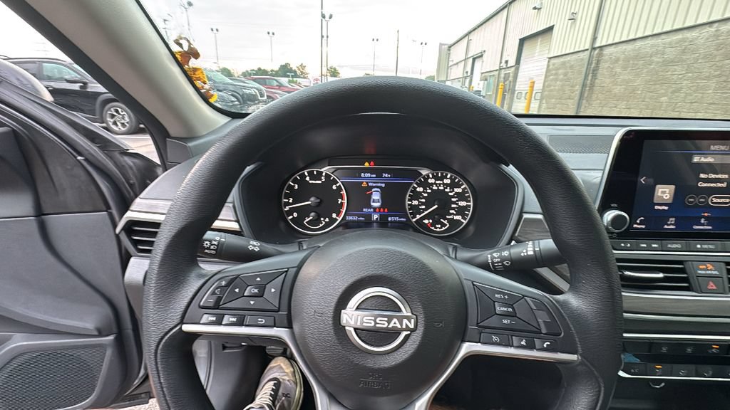 Used 2025 Nissan Altima 2.5 SV FWD image 15
