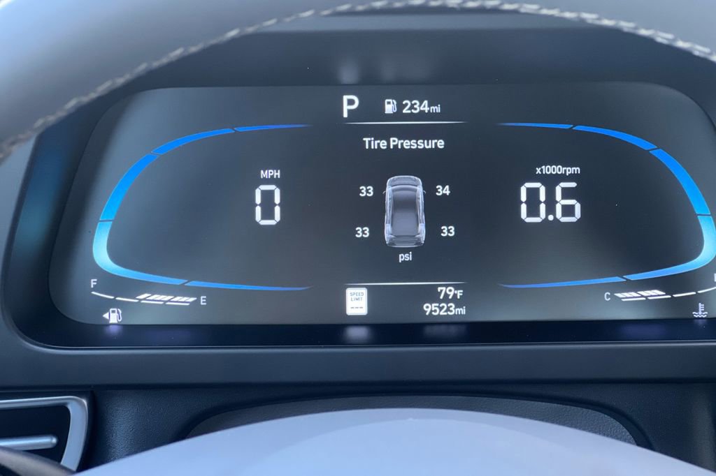 Used 2025 Hyundai Elantra Sport FWD image 28