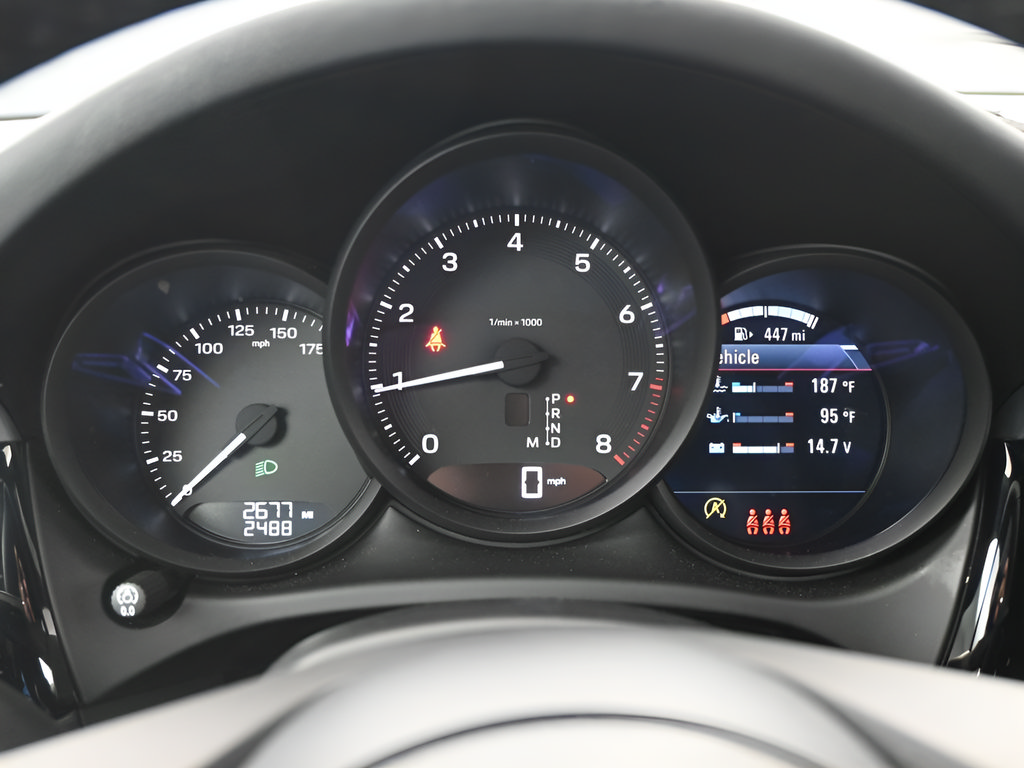 Certified 2026 Porsche Macan AWD/4WD image 17