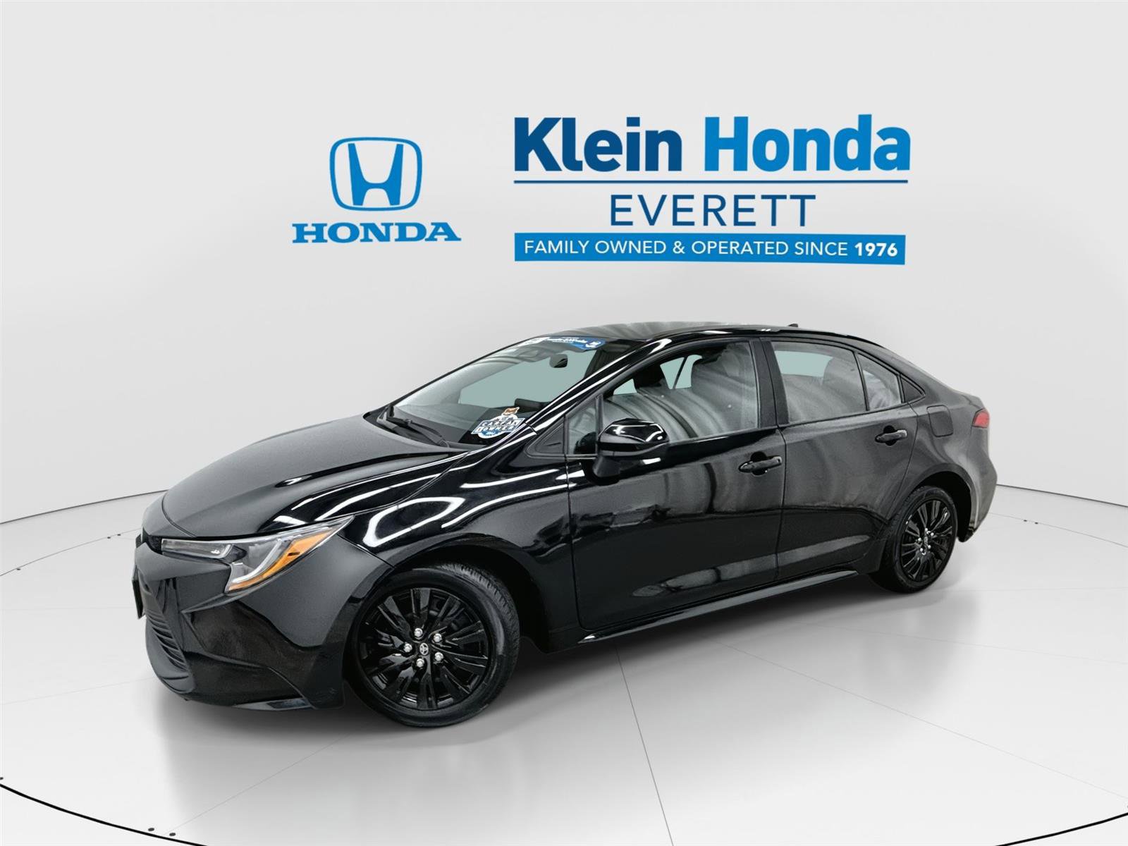 Used 2024 Toyota Corolla LE FWD image 1