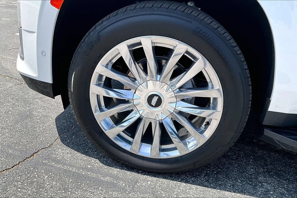 Used 2021 Cadillac Escalade Premium Luxury AWD/4WD image 12