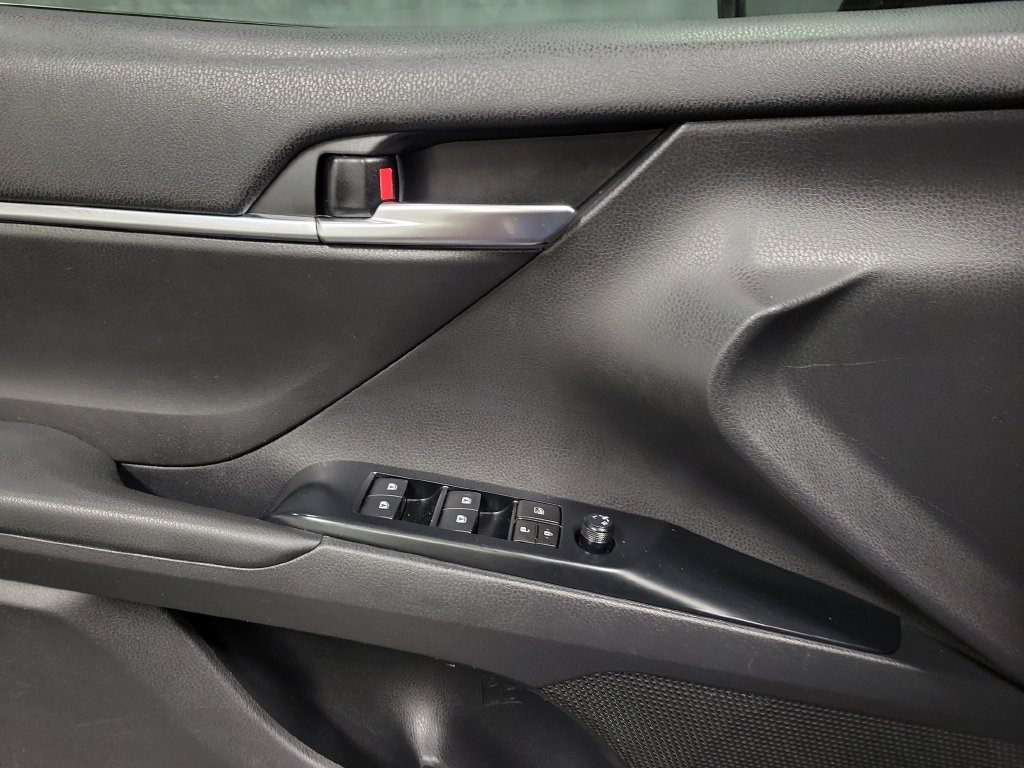 Used 2019 Toyota Camry LE FWD image 27