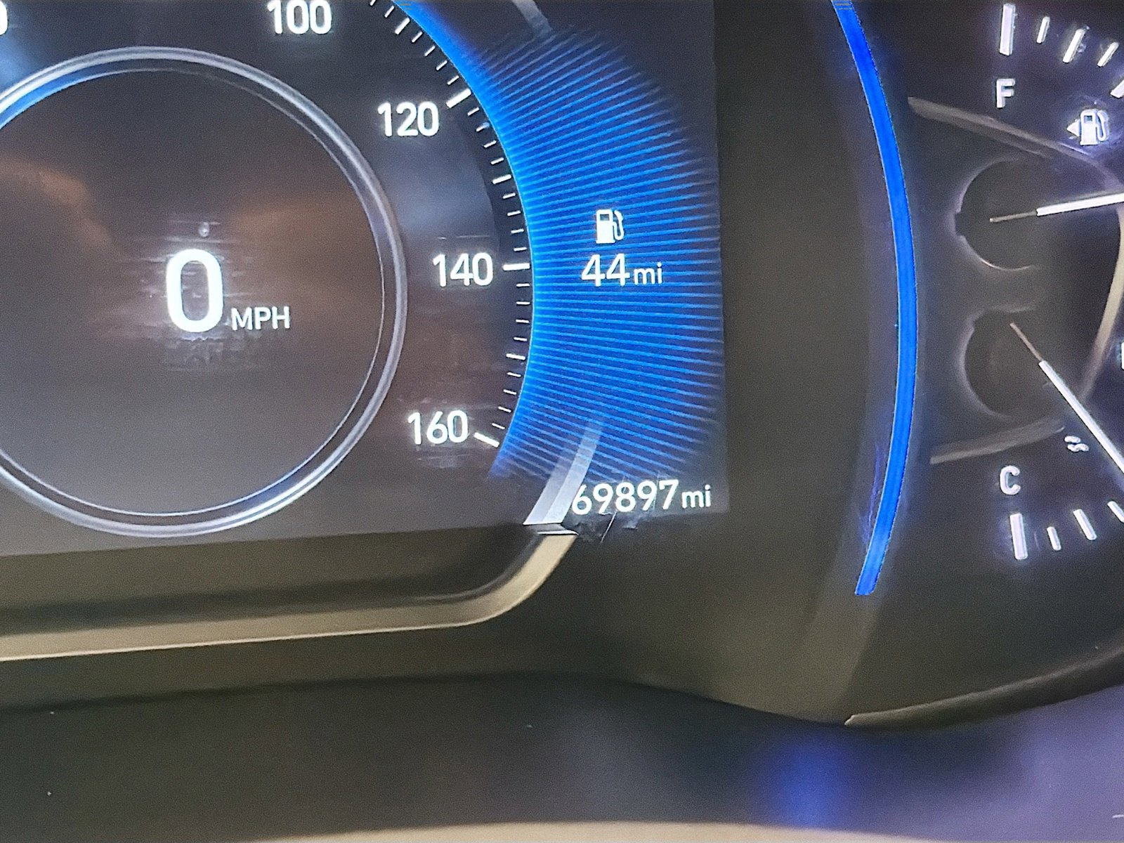 Used 2019 Hyundai Santa Fe SEL FWD image 17