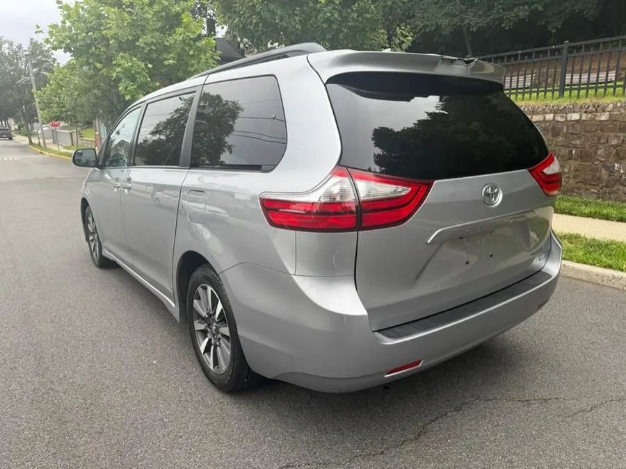 Used 2018 Toyota Sienna LE image 6