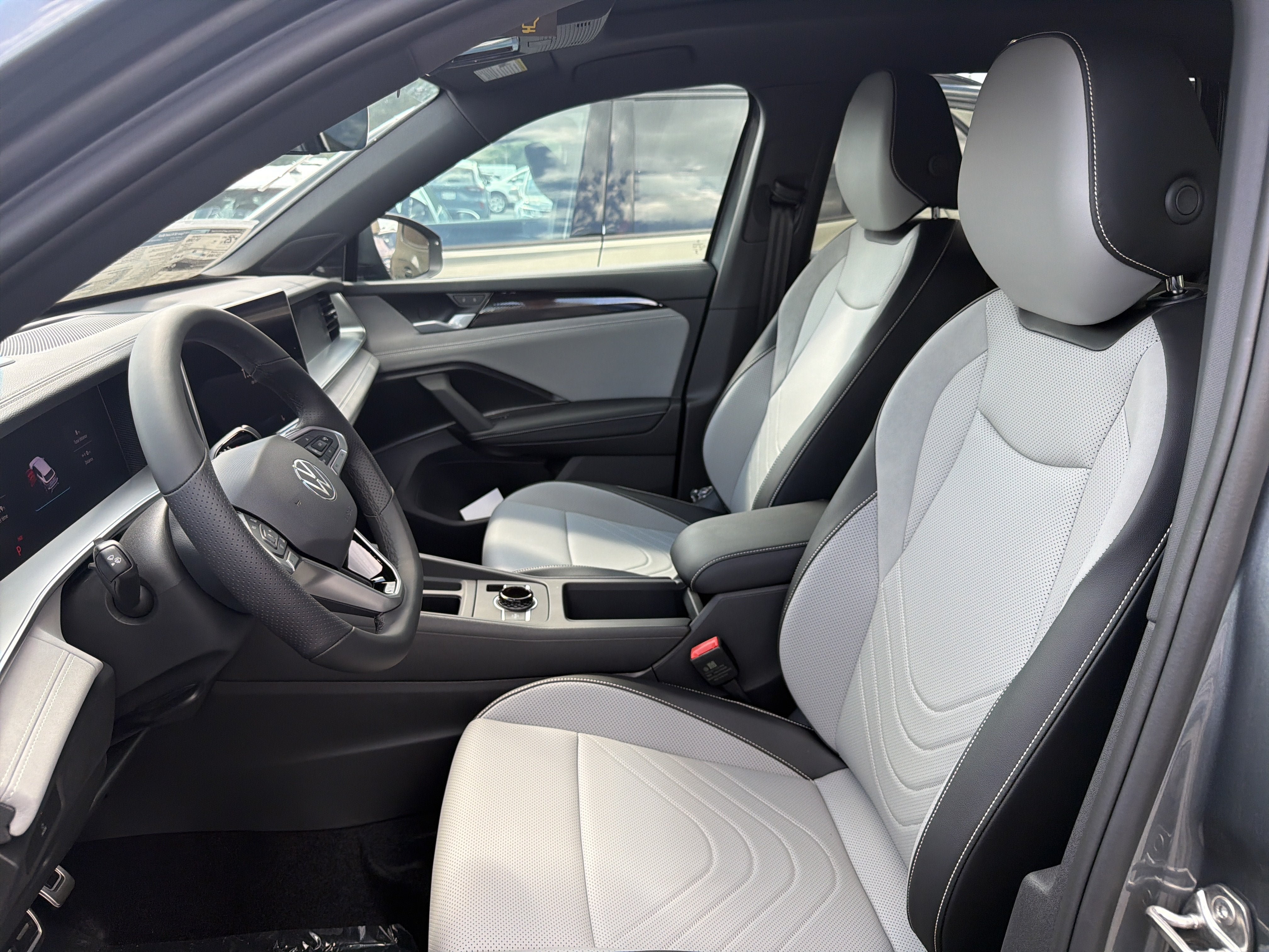 New 2026 Volkswagen Tiguan SE R-Line AWD/4WD image 9