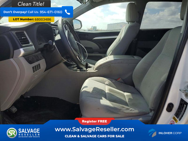 Used 2019 Toyota Highlander LE FWD image 9