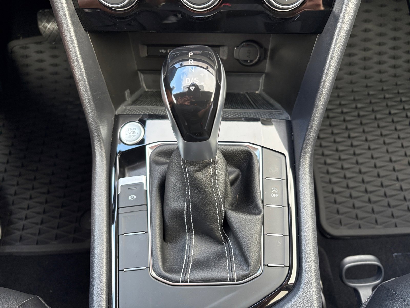 Certified 2023 Volkswagen Taos SE FWD image 14