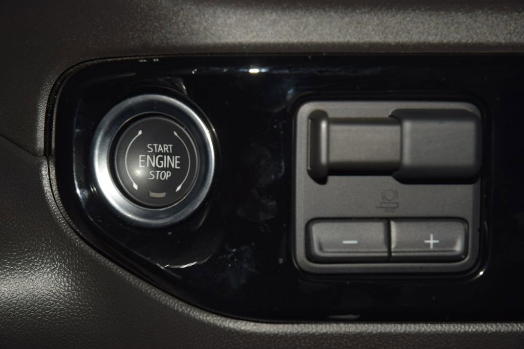 Used 2025 Chevrolet Silverado 1500 RST AWD/4WD image 36