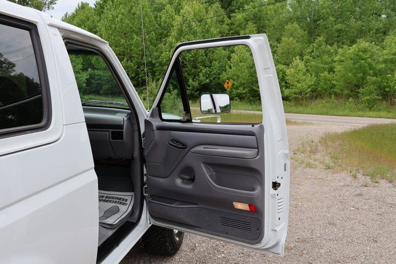 Used 1996 Ford Bronco XLT AWD/4WD image 14