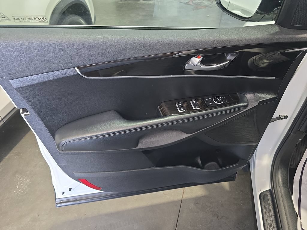 Used 2020 Kia Sorento FWD V6 image 12