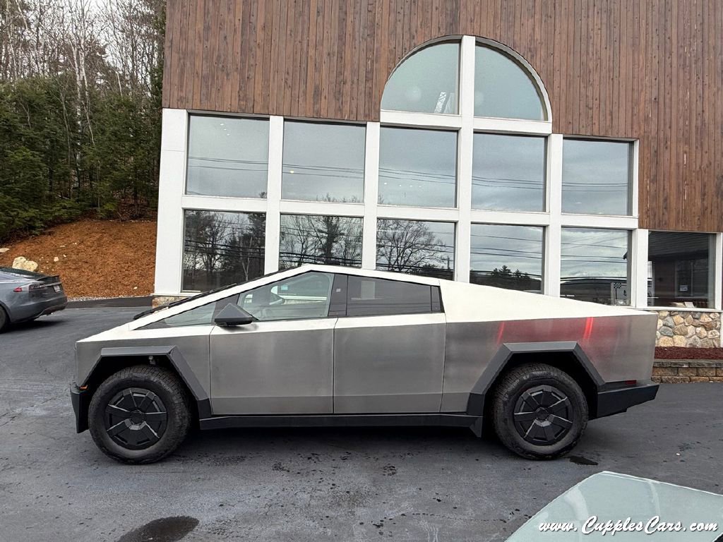 Used 2025 Tesla Cybertruck AWD Crew Cab image 12