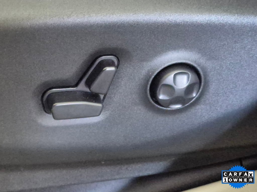 Used 2024 Chrysler Pacifica Touring-L image 15