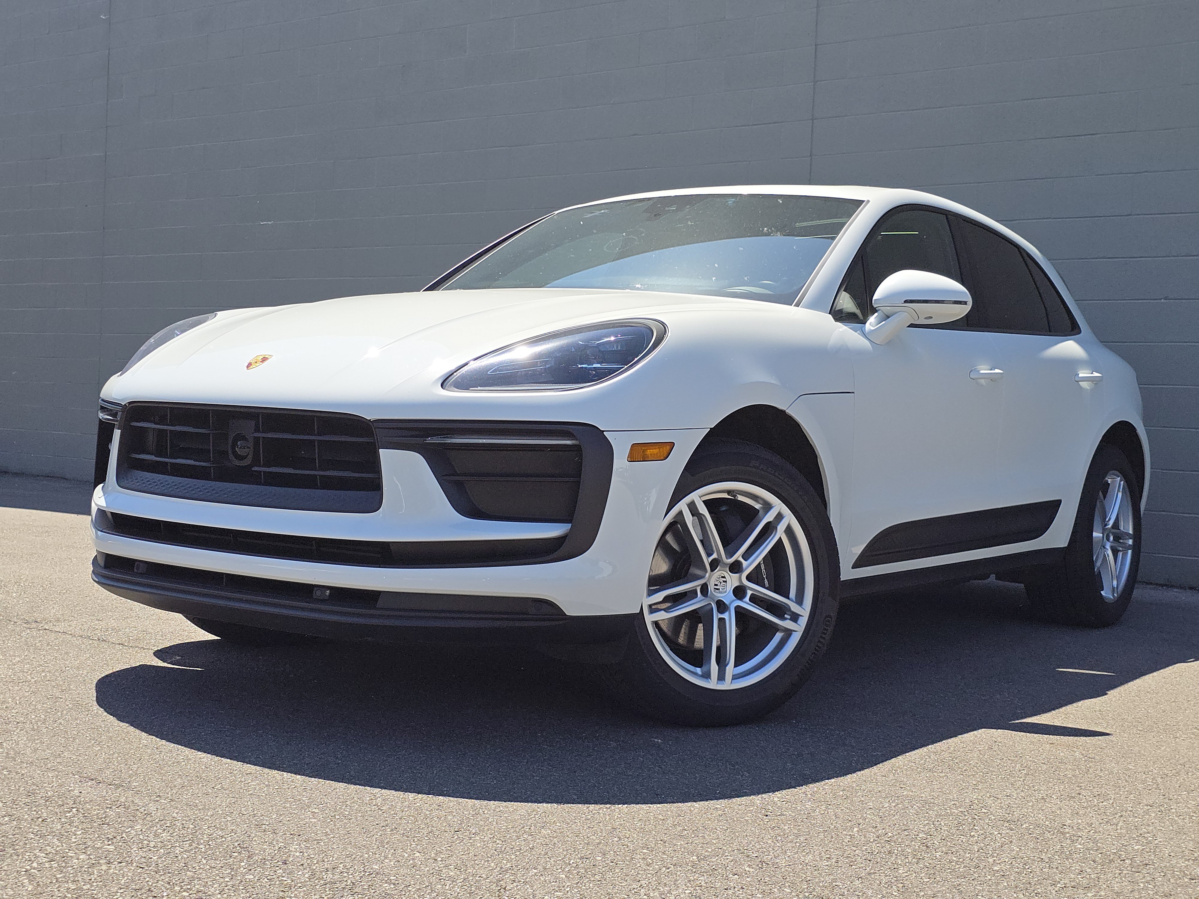 Certified 2023 Porsche Macan AWD/4WD video 1