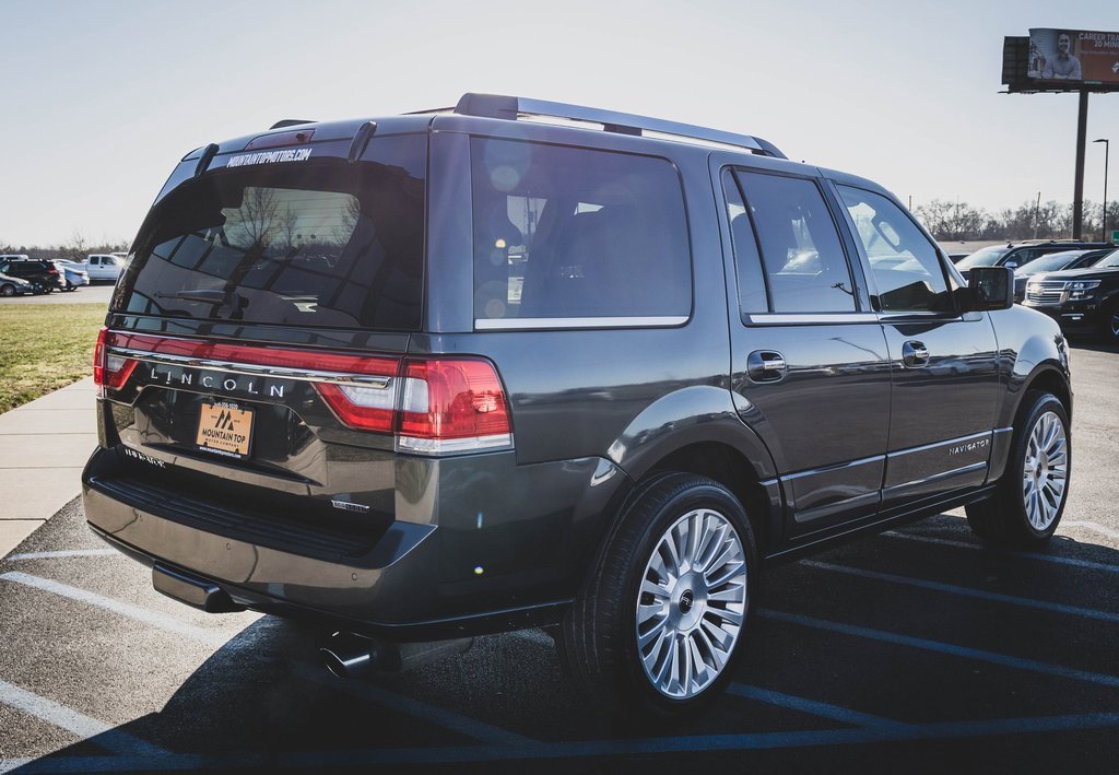 Used 2016 Lincoln Navigator Select image 37