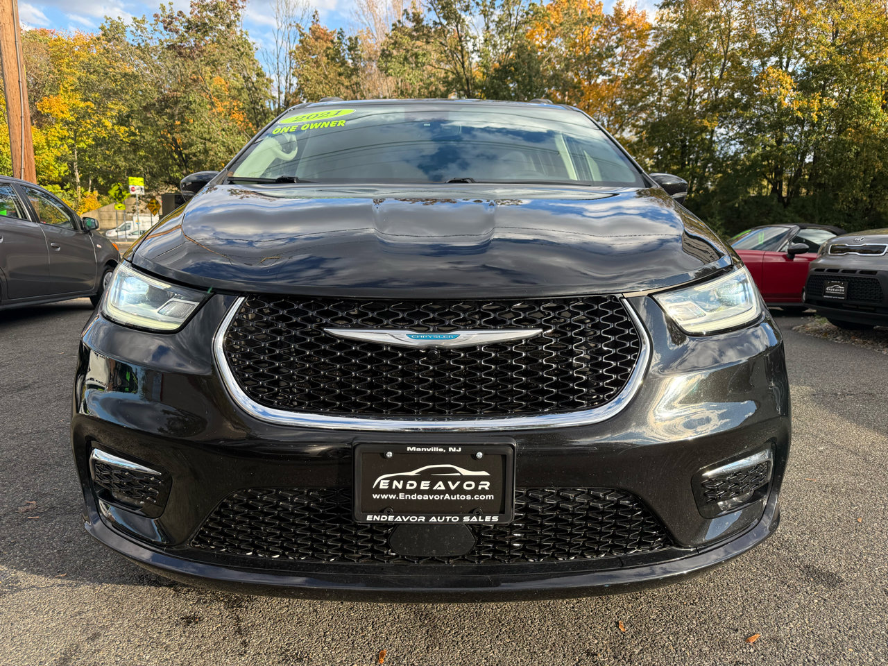 Used 2021 Chrysler Pacifica Touring w/ Cold Weather Group image 2