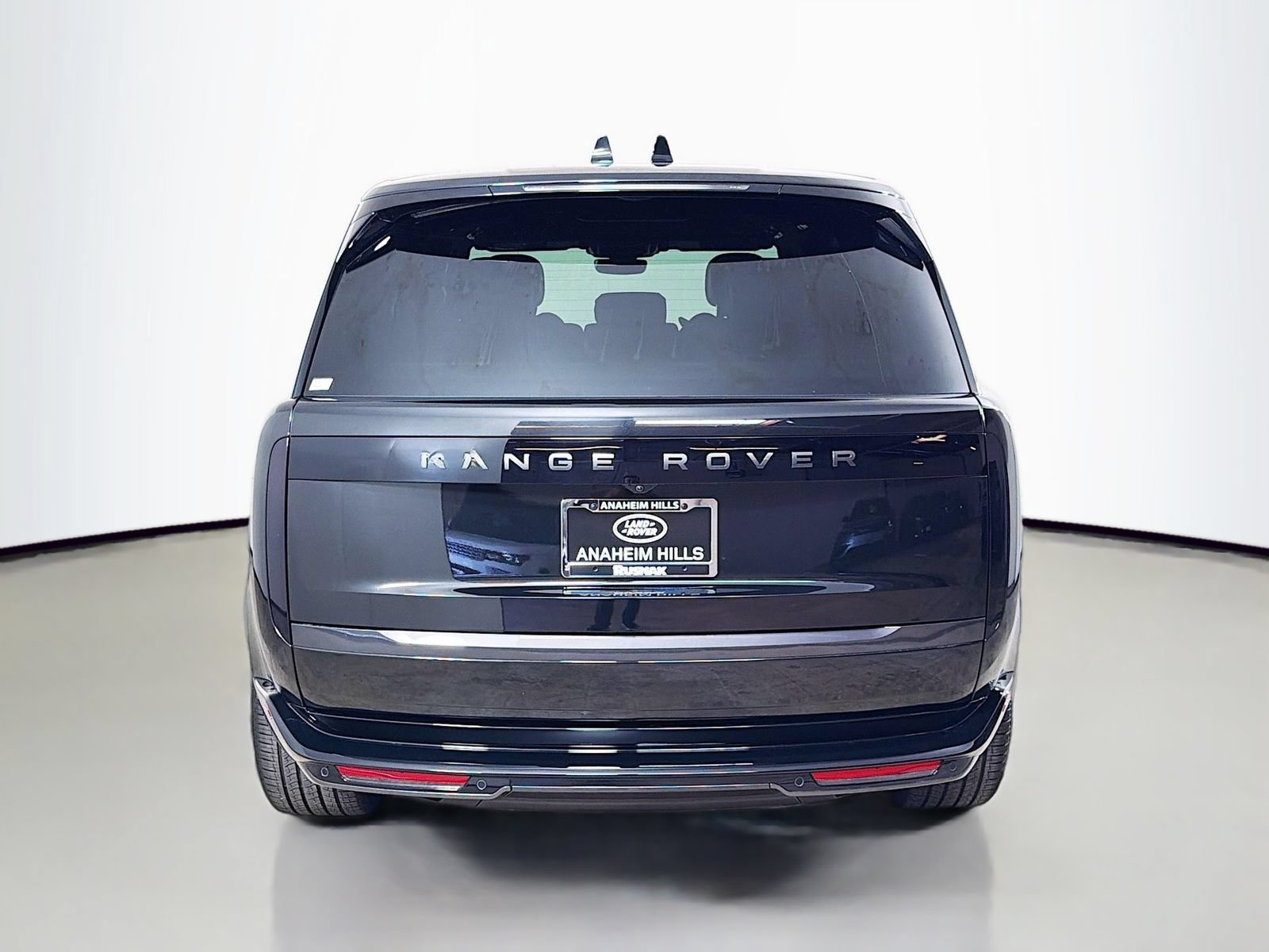 New 2026 Land Rover Range Rover Long Wheelbase SE AWD/4WD image 4