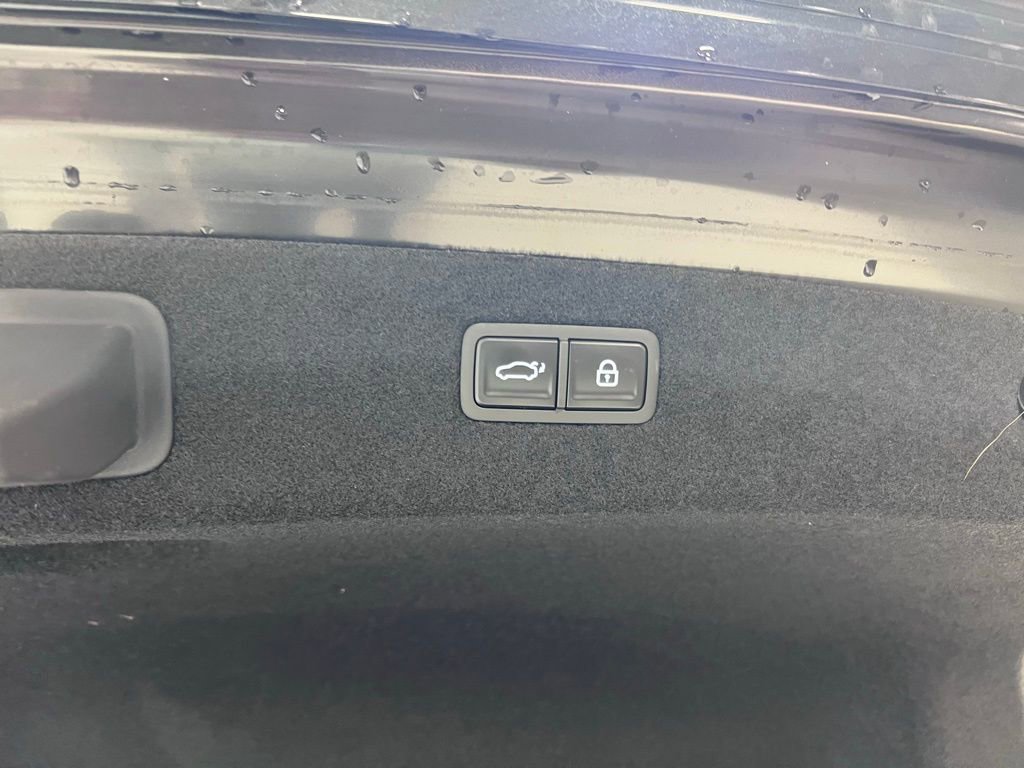 Used 2025 Genesis G90 3.5T image 9