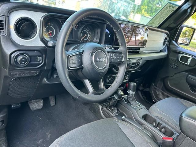 Certified 2025 Jeep Gladiator Sport AWD/4WD image 19
