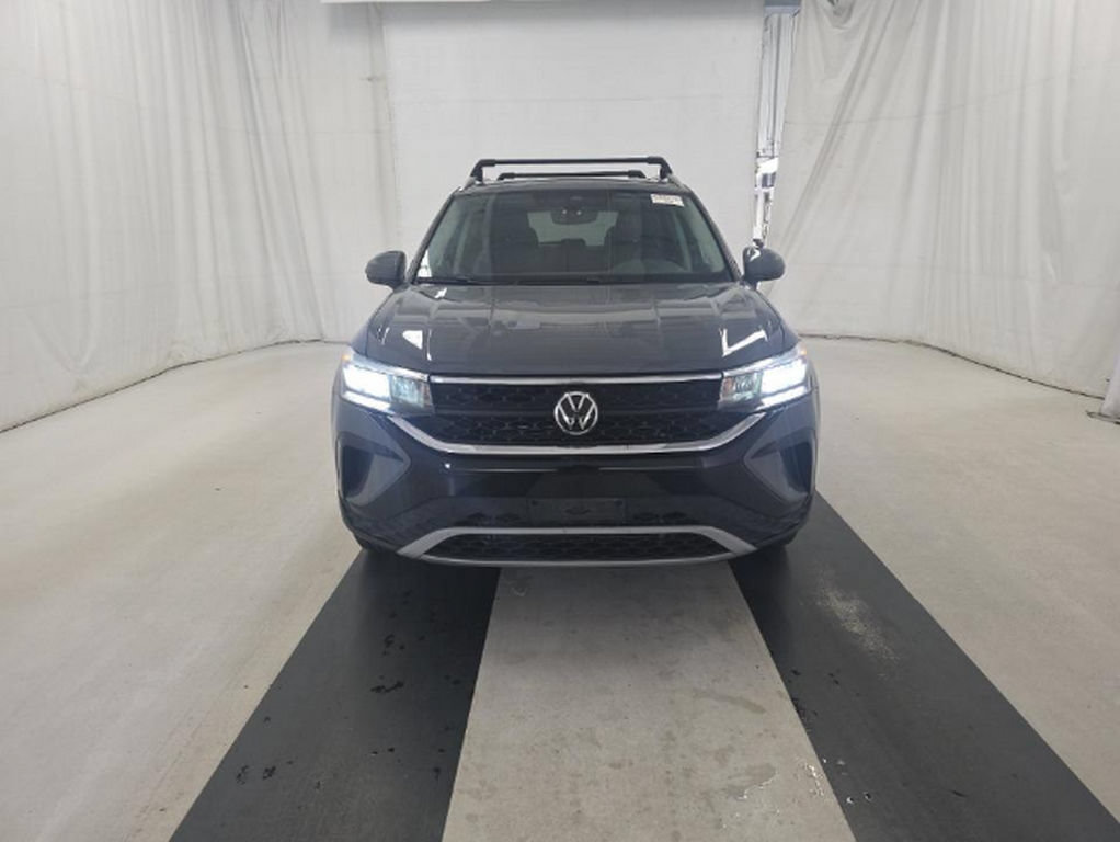 Used 2023 Volkswagen Taos SE w/ Panoramic Sunroof Package AWD/4WD image 2