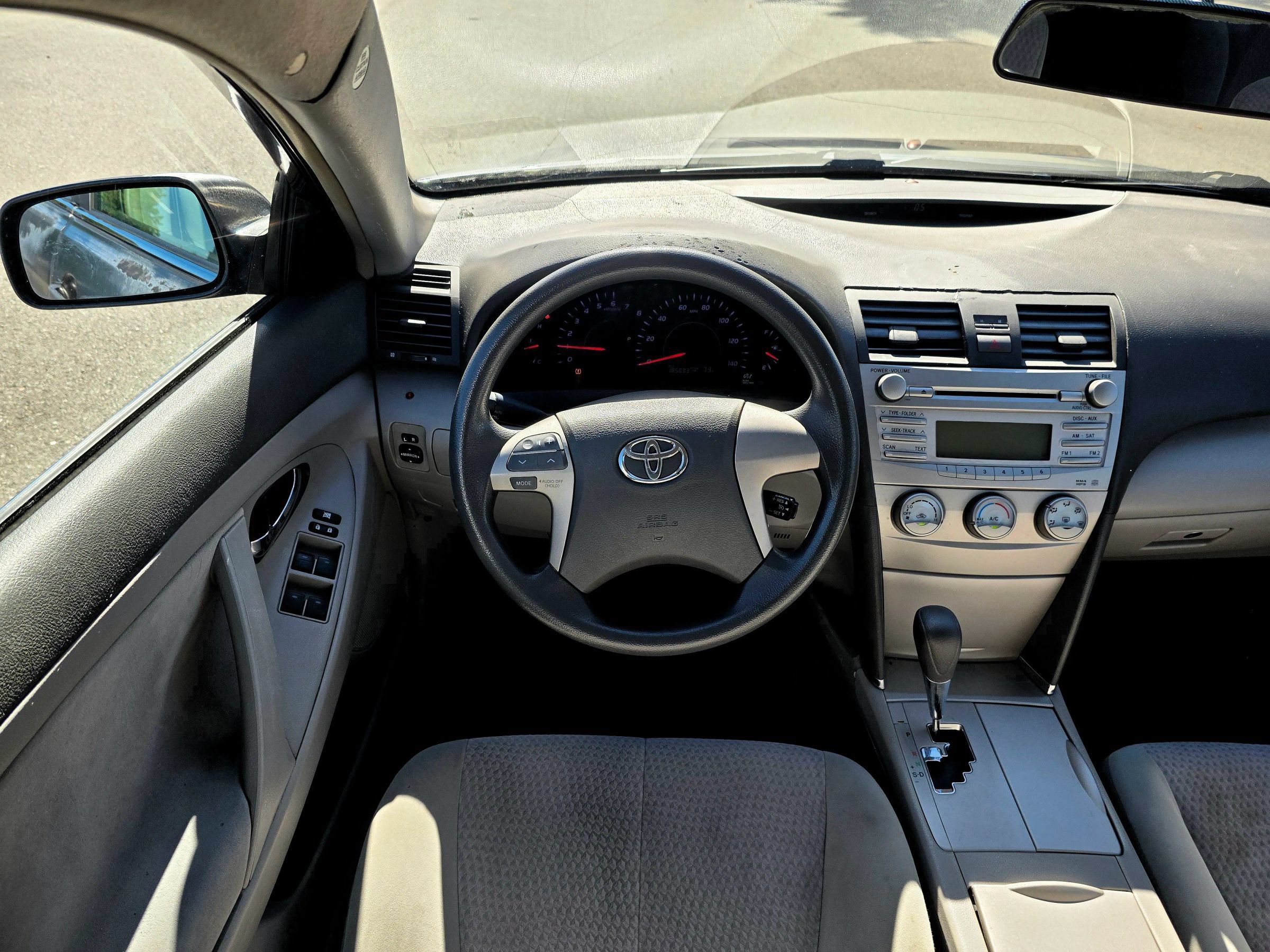 Used 2010 Toyota Camry LE FWD image 15