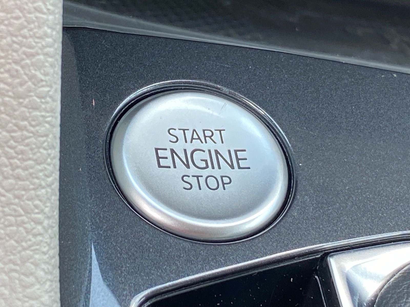Certified 2023 Volkswagen Tiguan SE FWD image 17
