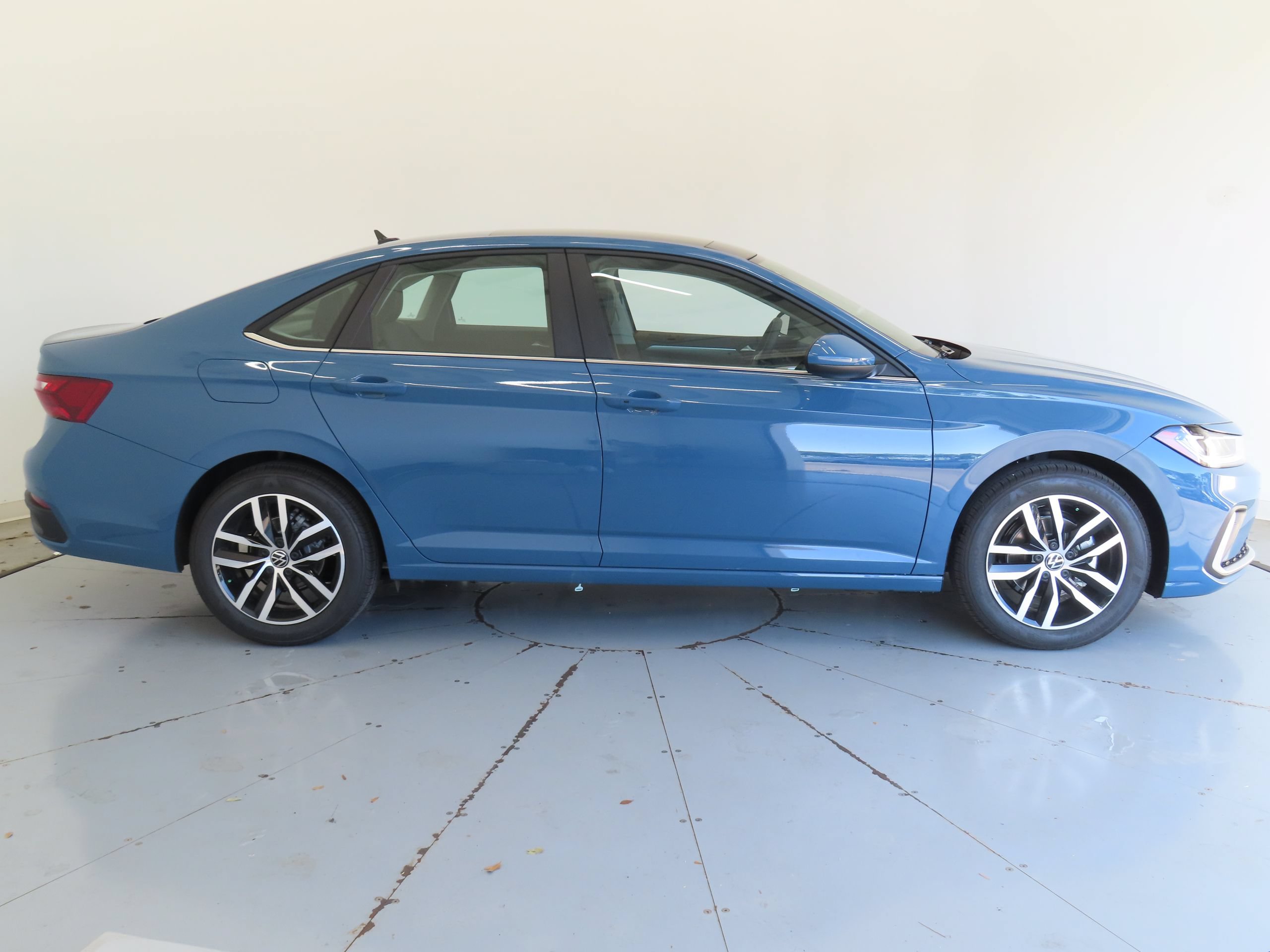 New 2026 Volkswagen Jetta SE FWD image 2