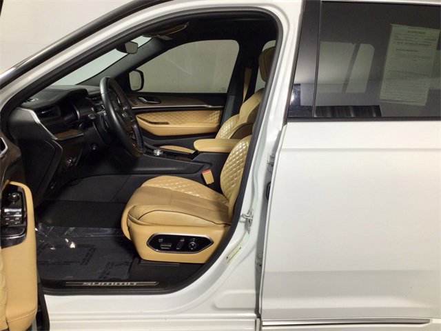 Used 2022 Jeep Grand Cherokee L Summit w/ Luxury Tech Group V image 16