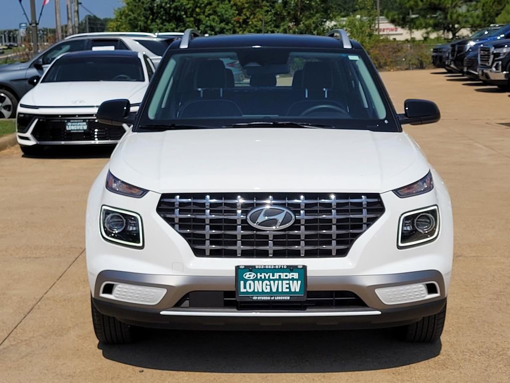Used 2025 Hyundai Venue Limited FWD image 2