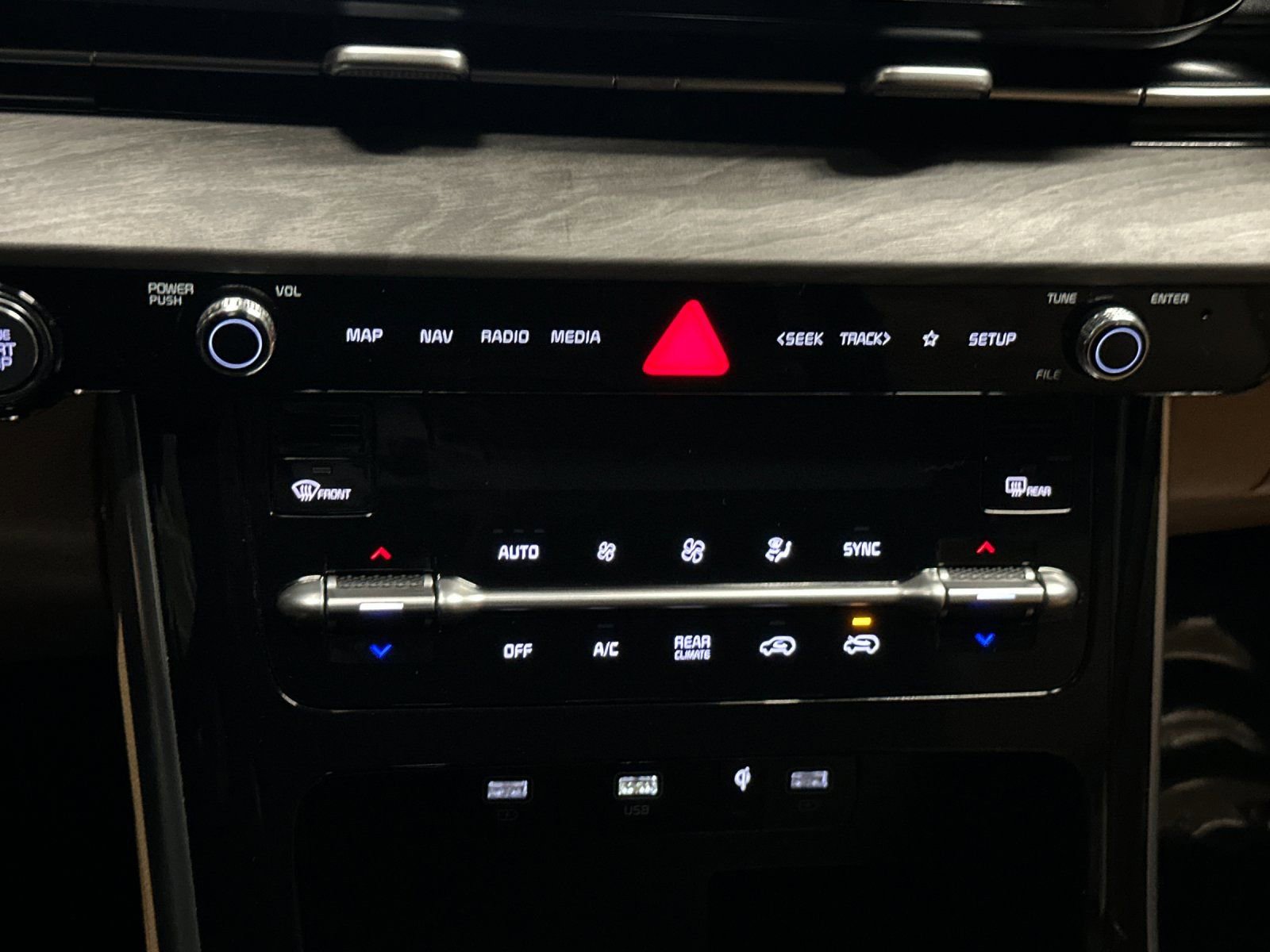 Certified 2024 Kia Carnival EX image 30