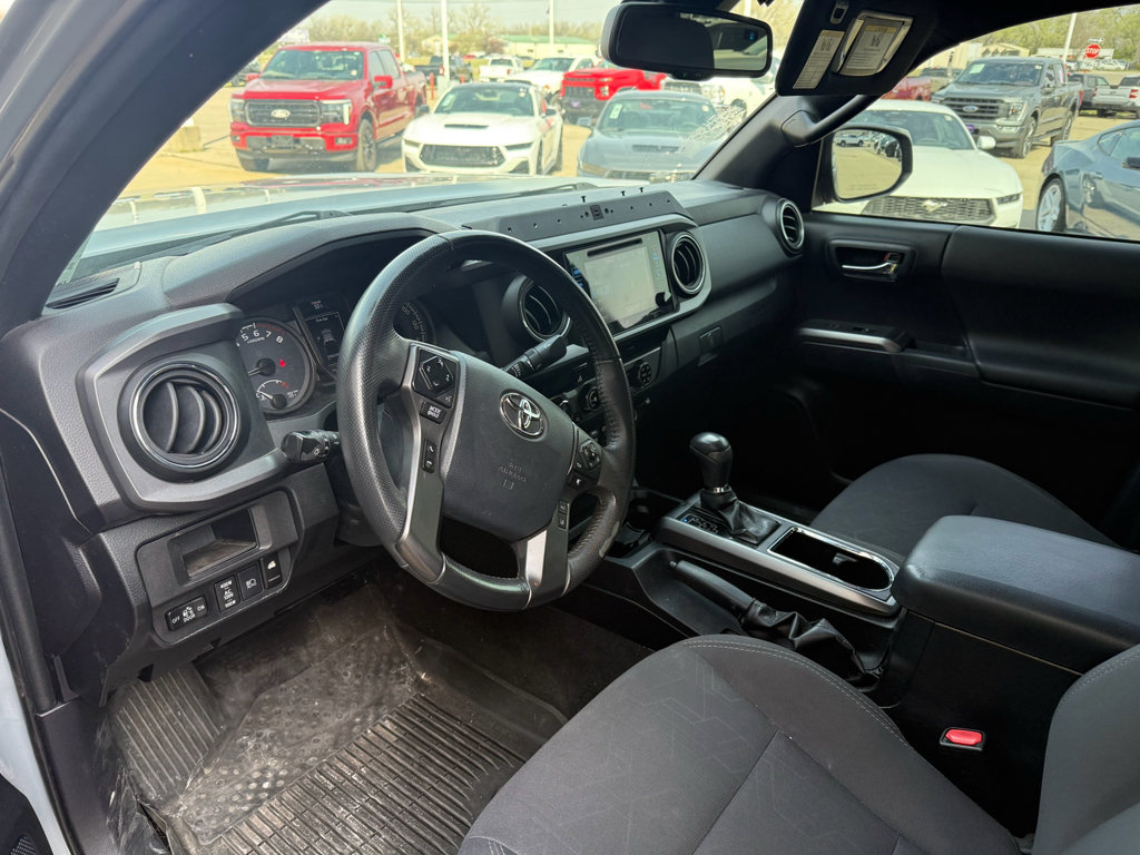 Used 2018 Toyota Tacoma TRD Off-Road image 9