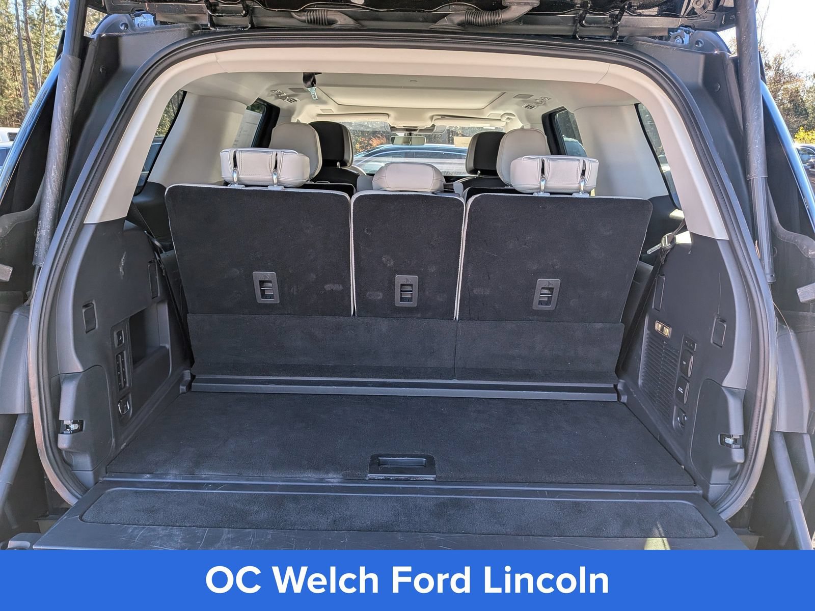 Certified 2025 Lincoln Navigator Reserve AWD/4WD image 15