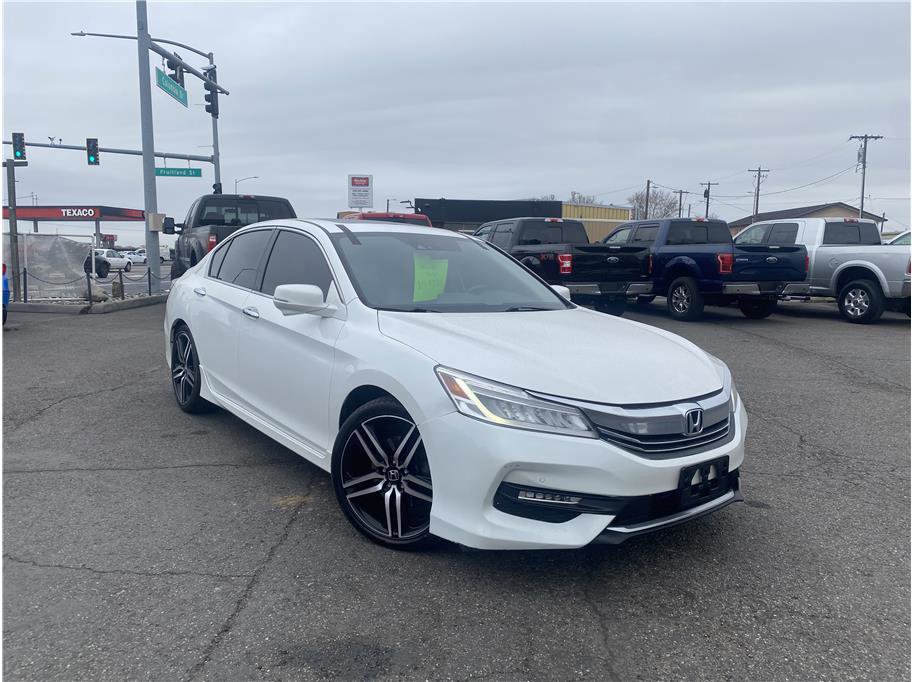 Used 2016 Honda Accord Touring image 3