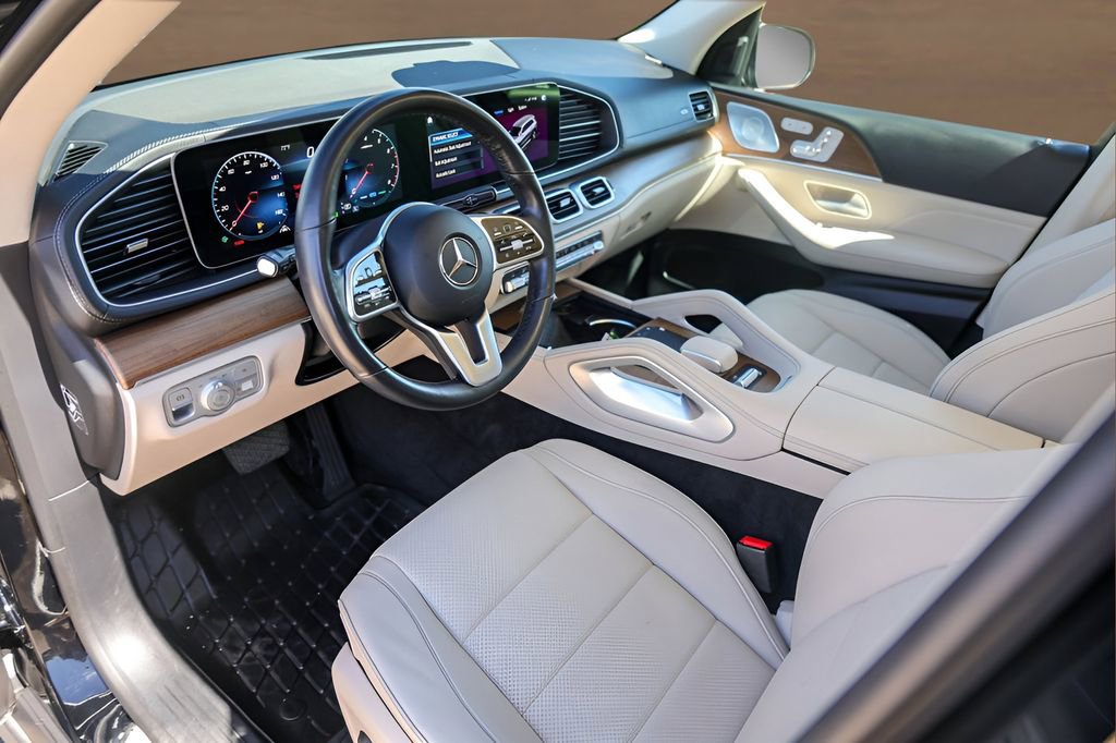 Used 2023 Mercedes-Benz GLS 450 4MATIC image 9