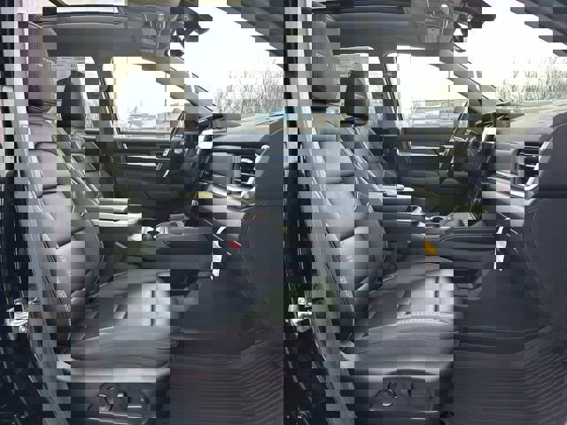 New 2026 GMC Terrain Denali w/ LPO, Black Badging Package image 7