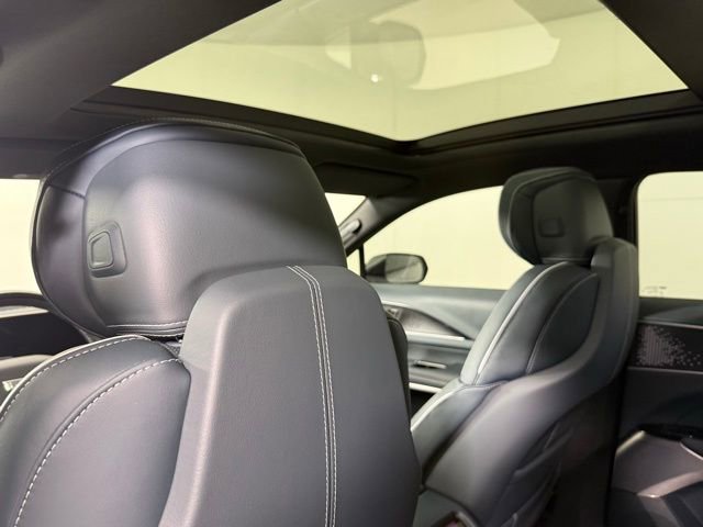 New 2025 Cadillac Lyriq Luxury w/ Nappa Leather Package RWD image 22