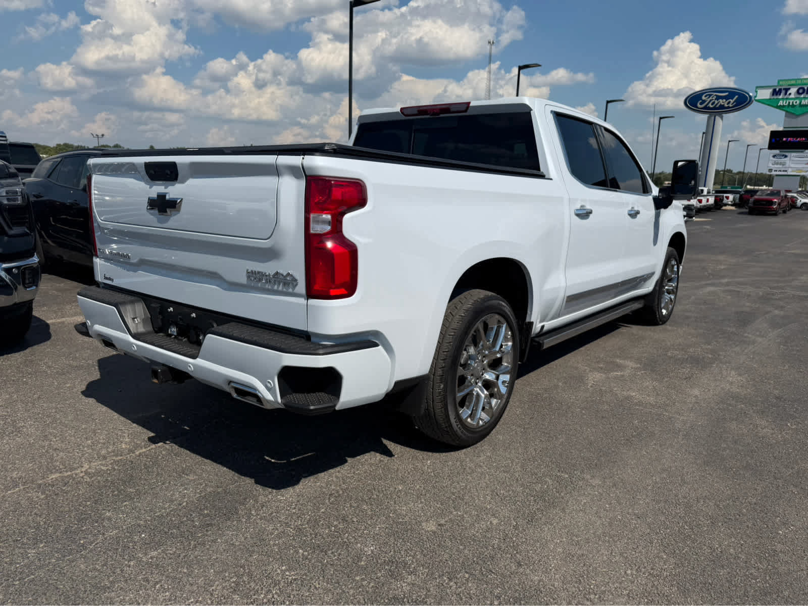 Used 2026 Chevrolet Silverado 1500 High Country w/ Technology Package AWD/4WD image 2