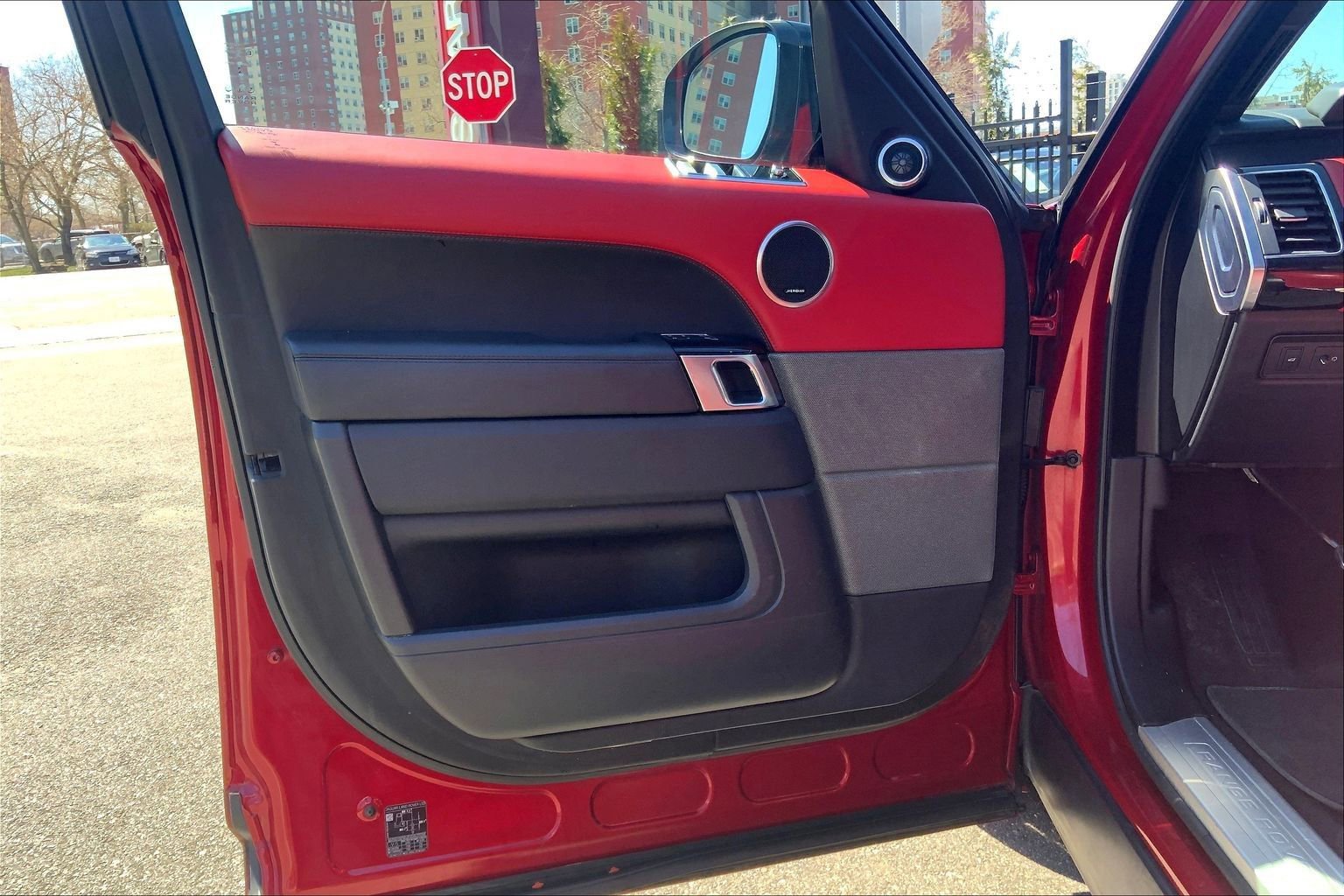 Used 2022 Land Rover Range Rover Sport HST image 21