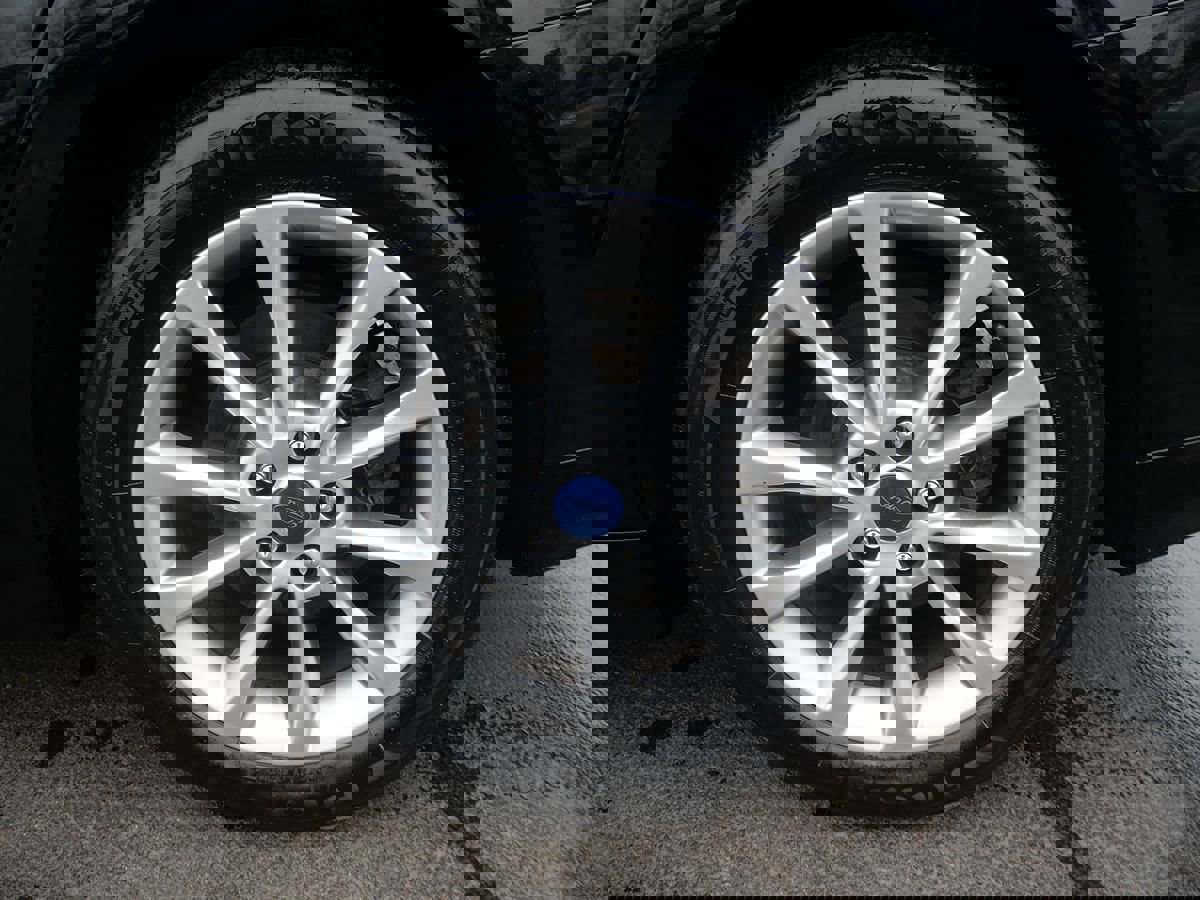 Used 2017 Ford Fusion SE w/ Fusion SE Technology Package image 34