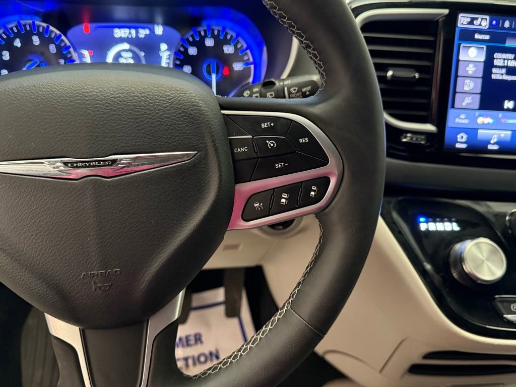 Used 2024 Chrysler Pacifica Touring-L image 26