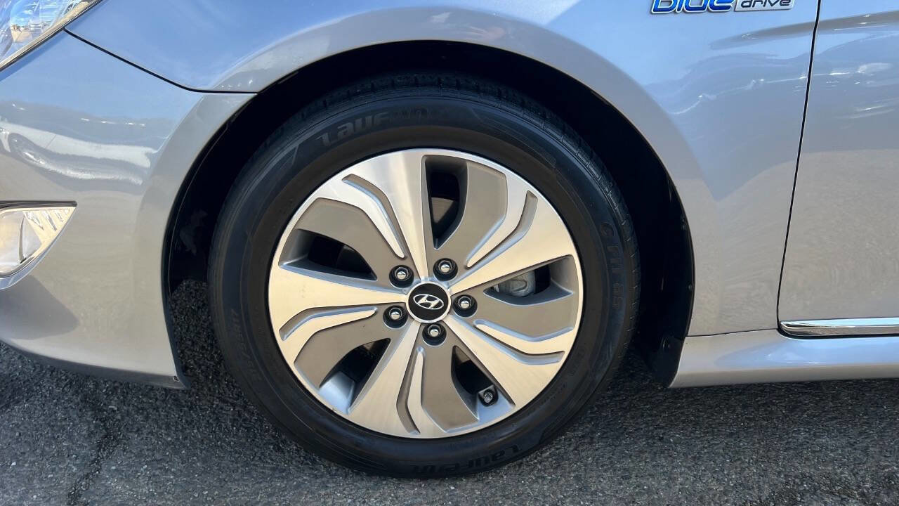 Used 2015 Hyundai Sonata Limited w/ Option Group 02 FWD image 33