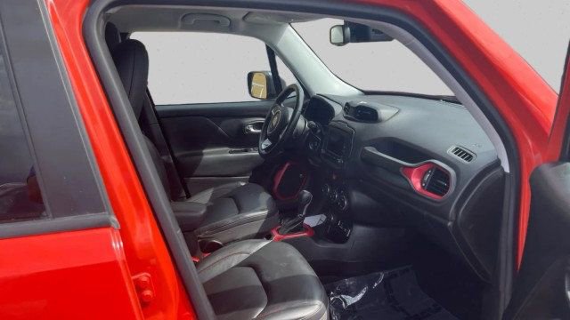 Used 2017 Jeep Renegade Trailhawk w/ Premium Trailhawk Package AWD/4WD image 16