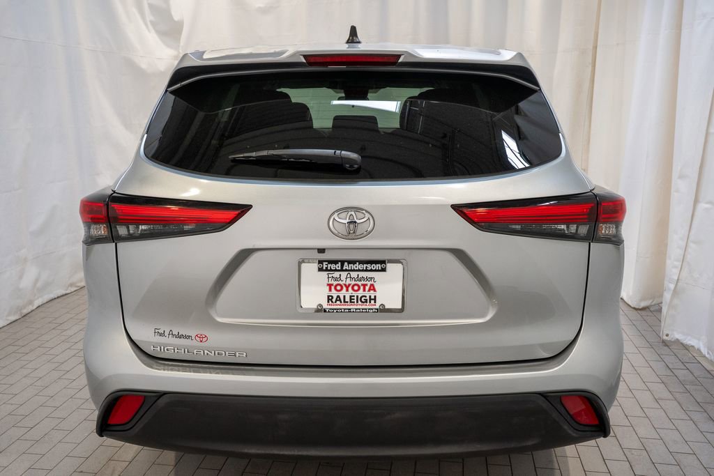 Used 2023 Toyota Highlander L image 5
