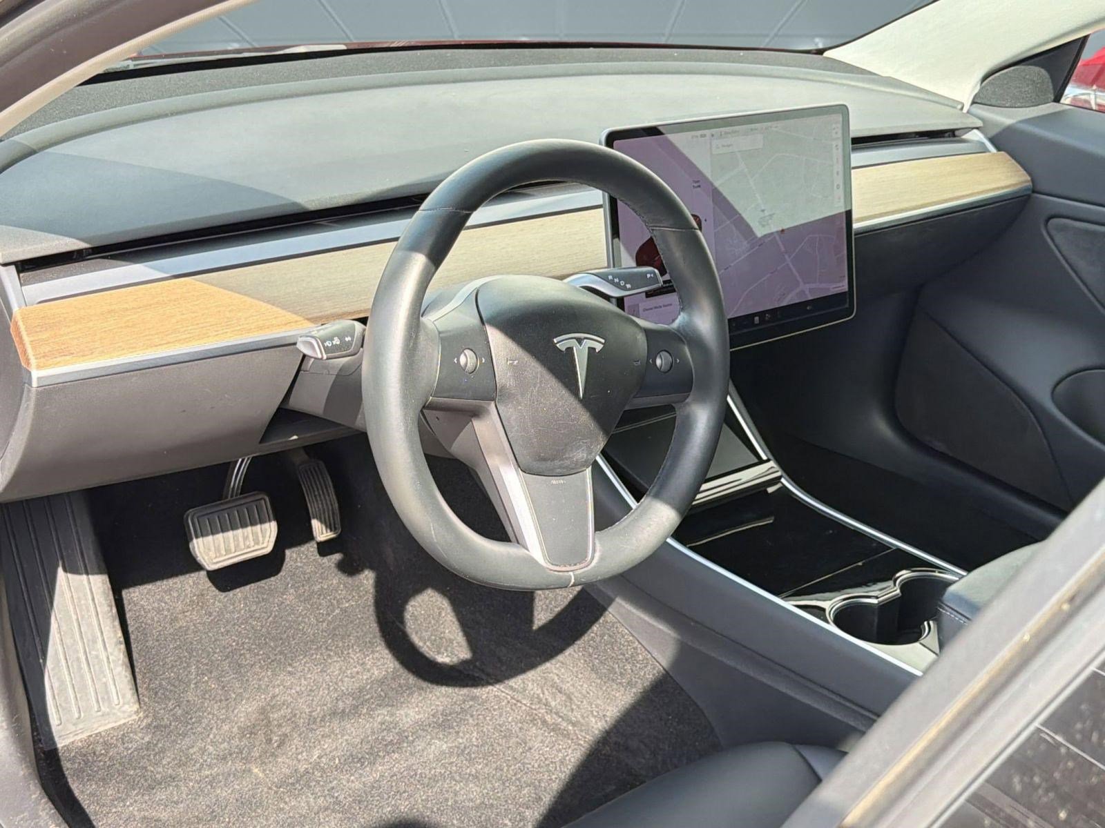 Used 2018 Tesla Model 3 Mid Range image 4