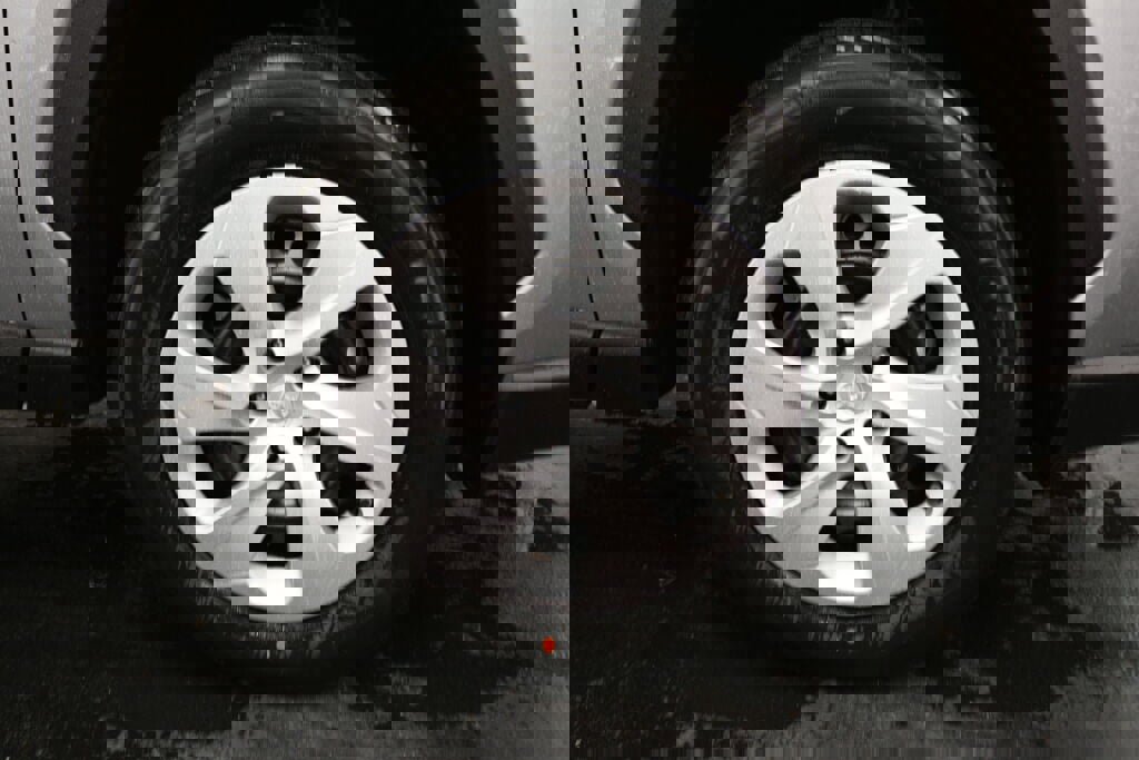 Used 2025 Toyota RAV4 LE image 28