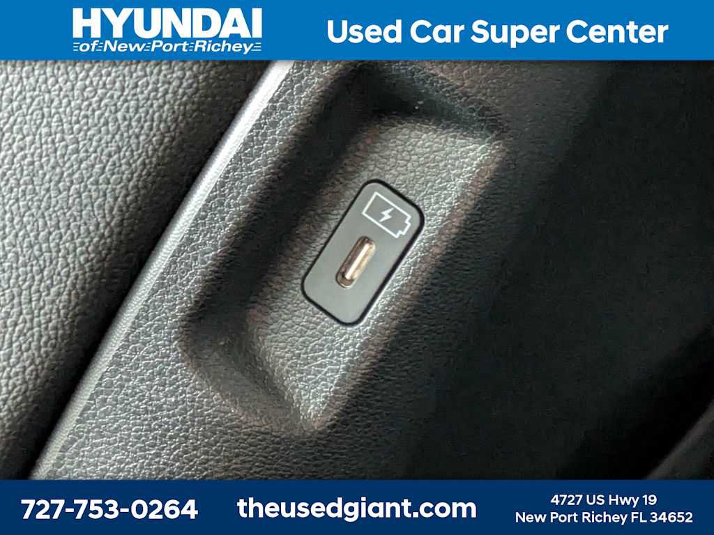 Used 2025 Hyundai Santa Fe Limited FWD image 21
