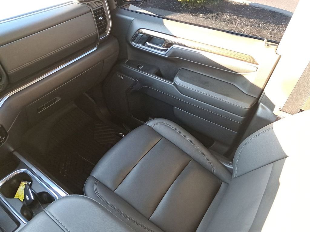 Used 2025 Chevrolet Silverado 1500 LT Trail Boss w/ Convenience Package II image 17