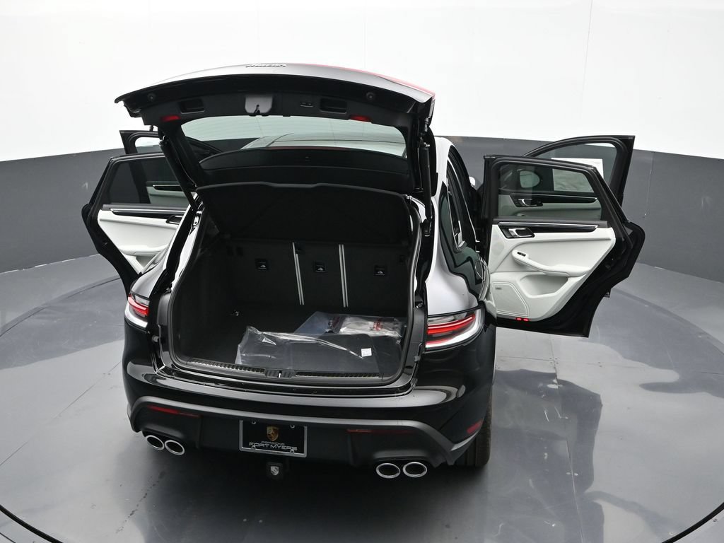 Certified 2026 Porsche Macan AWD/4WD image 35