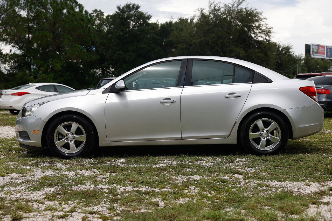 Used 2013 Chevrolet Cruze LT FWD image 3