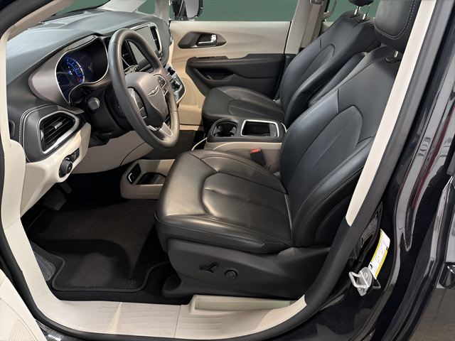 Used 2024 Chrysler Pacifica Limited FWD image 13